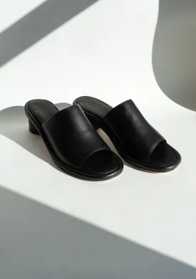 Welt Slide in Black