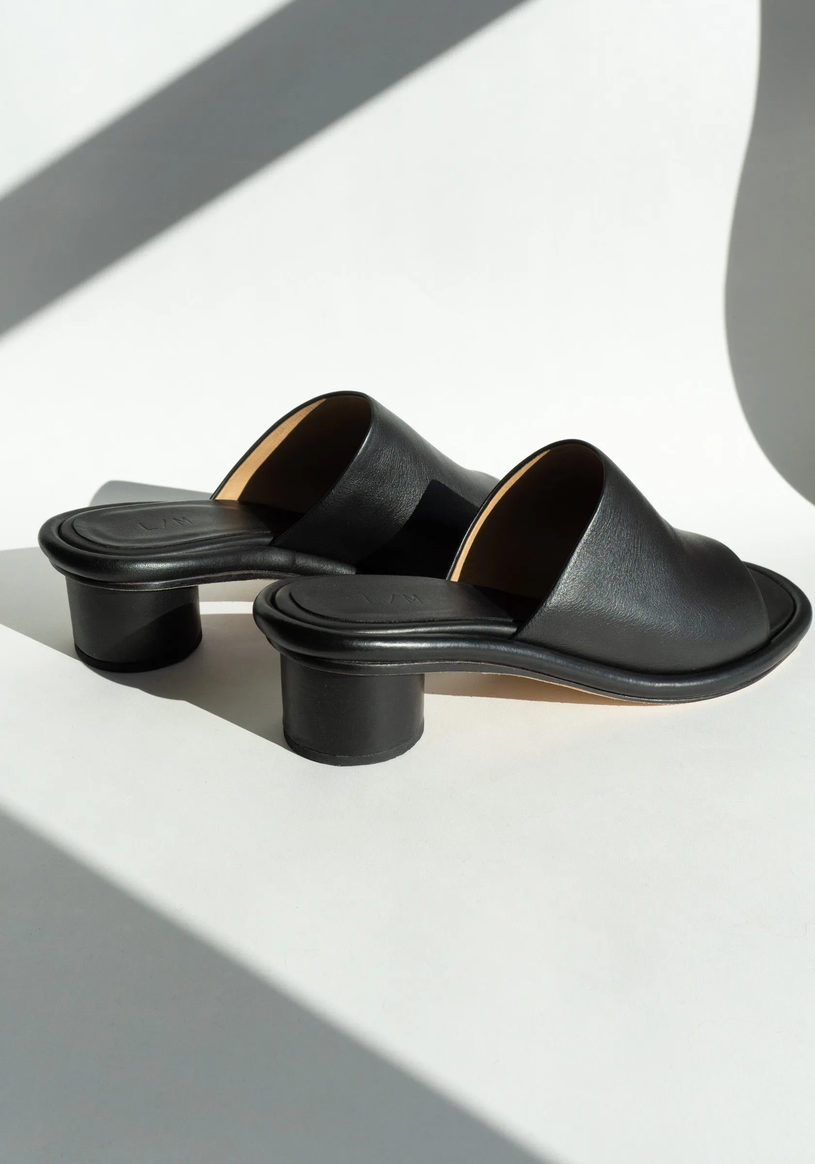 Welt Slide in Black